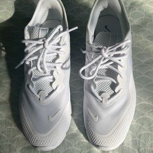 Nike Air Max size 7.5 W Brand New (worn 1 time)